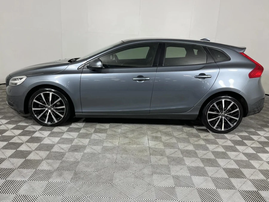 Used 2017 Volvo V40 T5 Momentum - WeBuyCars The Dome Used 2017 Volvo V40 T5 Momentum - WeBuyCars The Dome