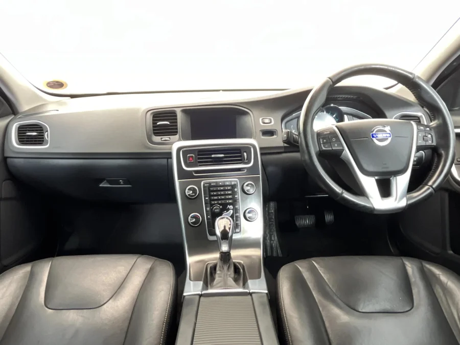Used 2014 Volvo V60 D4 Excel auto - WeBuyCars Richmond