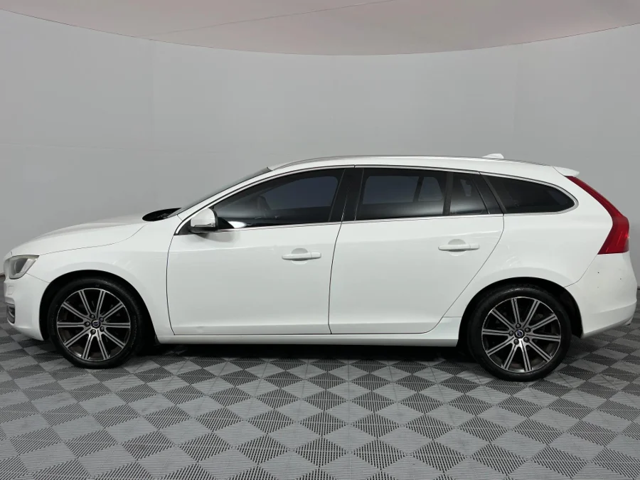 Used 2014 Volvo V60 D4 Excel auto - WeBuyCars Richmond