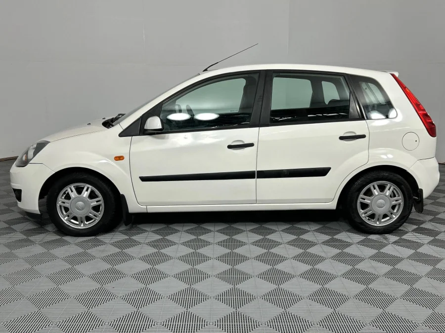 Used 2006 Ford Fiesta 1.6i 5-door Ambiente auto - WeBuyCars Richmond