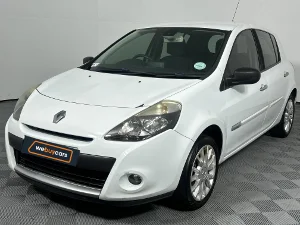 Used 2011 Renault Clio 1.6 Dynamique automatic Used 2011 Renault Clio 1.6 Dynamique automatic