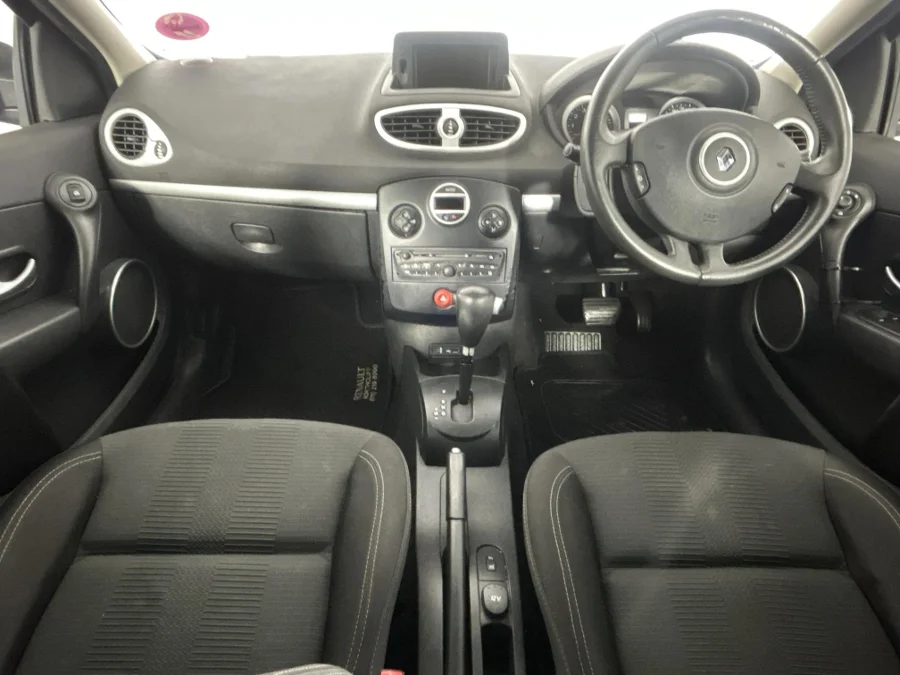 Used 2011 Renault Clio 1.6 Dynamique automatic - WeBuyCars Richmond