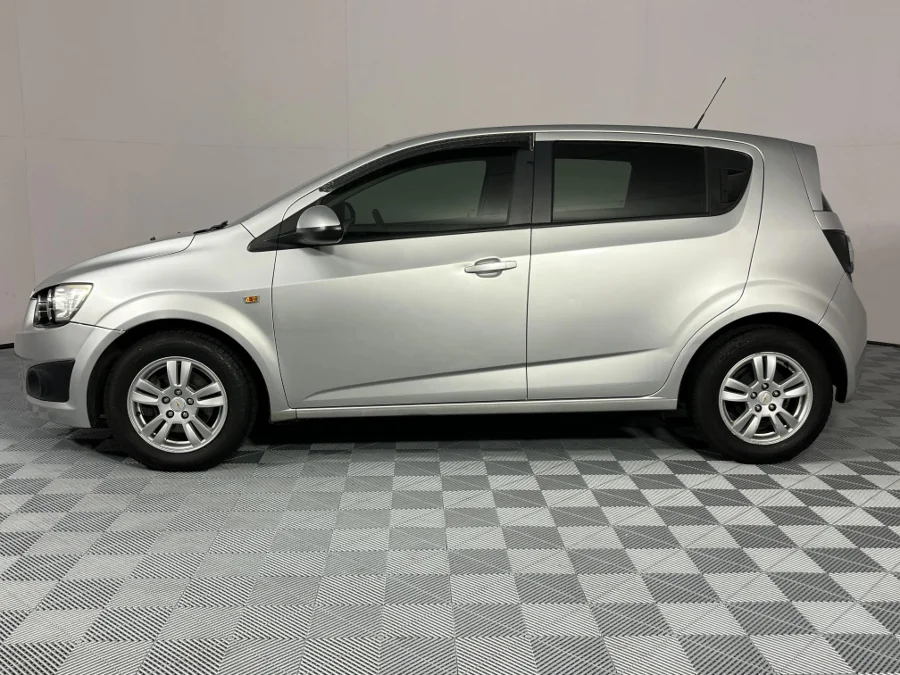 Used 2012 Chevrolet Sonic hatch 1.6 LS Black&White Edition - WeBuyCars Lansdowne