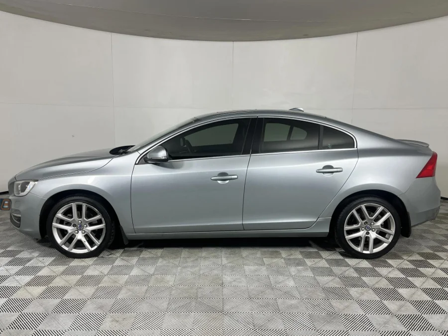 Used 2017 Volvo S60 D4 Momentum - WeBuyCars Riverhorse