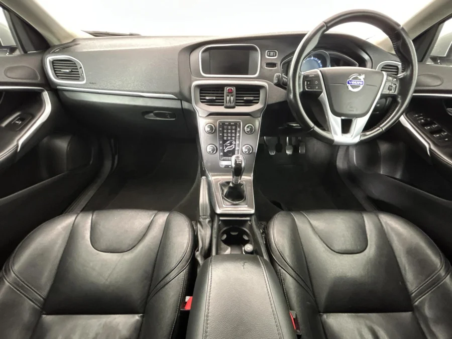 Used 2015 Volvo V40 D2 Excel - WeBuyCars Lansdowne