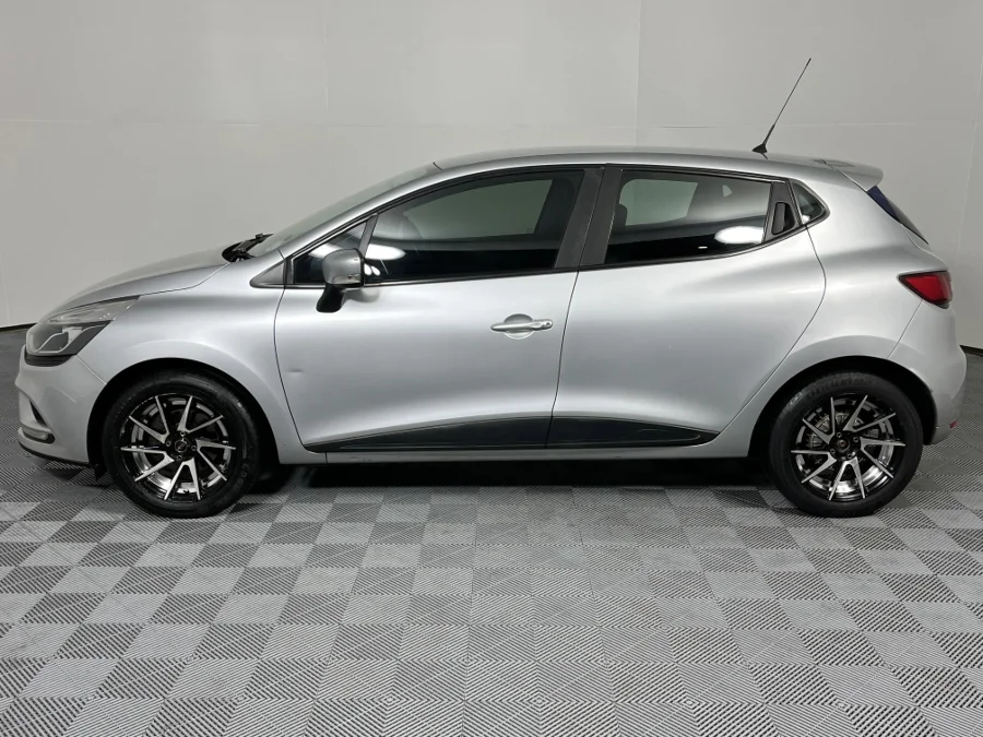 Used 2018 Renault Clio 88kW turbo Expression auto - WeBuyCars Montana