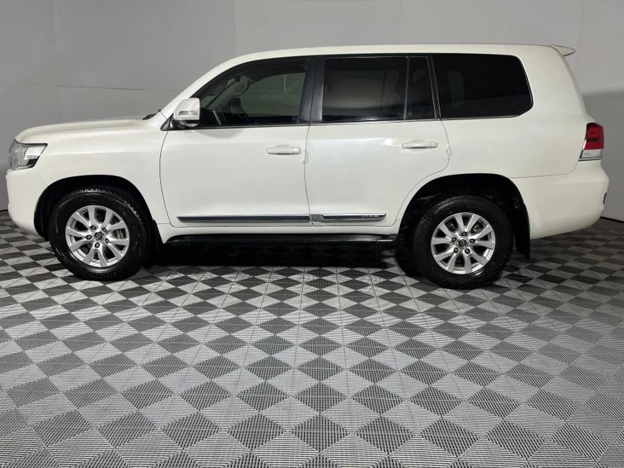 Used 2017 Toyota Land Cruiser 200 4.5D-4D V8 VX - WeBuyCars Germiston