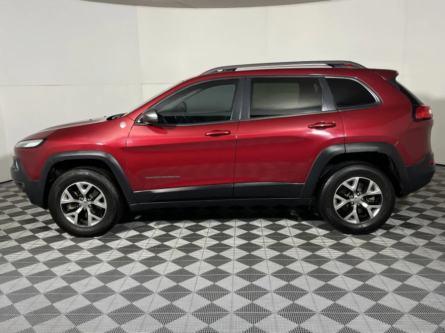 Used 2019 Jeep Cherokee 3.2L 4x4 Trailhawk - WeBuyCars Midstream