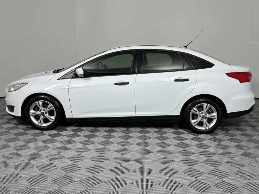 Used 2015 Ford Focus sedan 1.0T Ambiente - WeBuyCars Montana