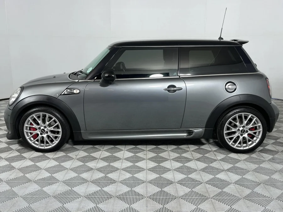 Used 2010 MINI Hatch John Cooper Works - WeBuyCars Lansdowne Used 2010 MINI Hatch John Cooper Works - WeBuyCars Lansdowne