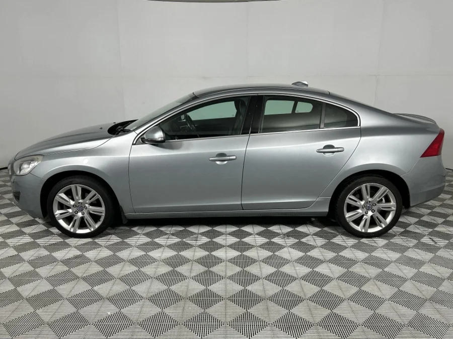 Used 2013 Volvo S60 T4 Excel auto - WeBuyCars Lansdowne