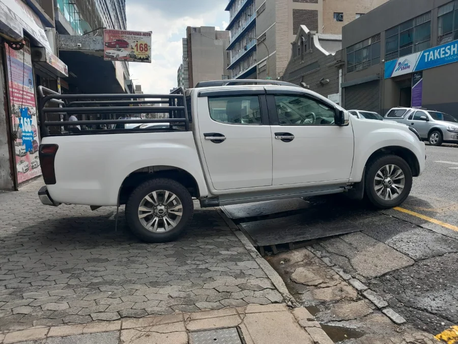 Used 2016 Isuzu D-Max 300 3.0TD double cab X-Rider - Carmart Auto Dealer