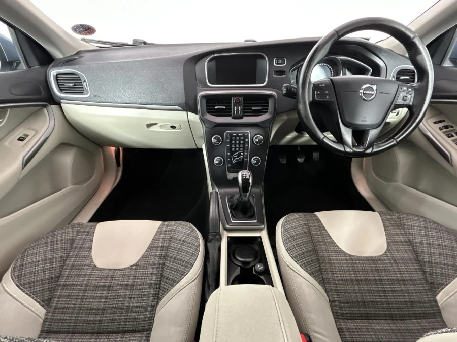 Used 2017 Volvo V40 D2 Kinetic - WeBuyCars Lansdowne Used 2017 Volvo V40 D2 Kinetic - WeBuyCars Lansdowne