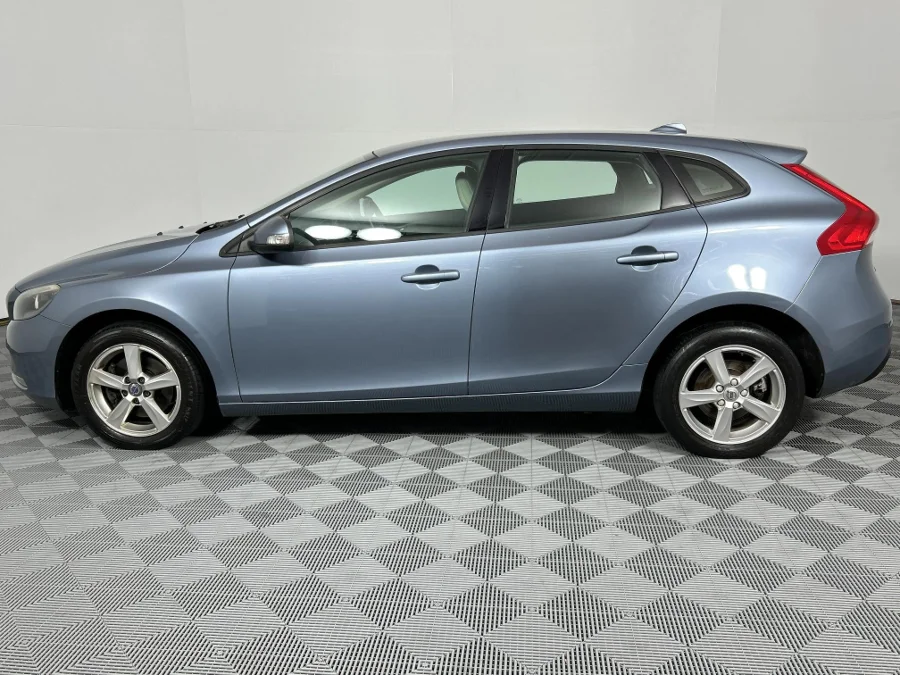 Used 2017 Volvo V40 D2 Kinetic - WeBuyCars Lansdowne Used 2017 Volvo V40 D2 Kinetic - WeBuyCars Lansdowne