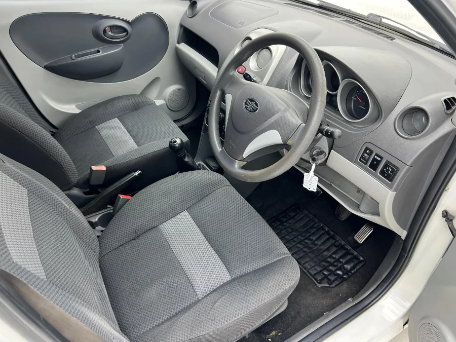 Used 2016 FAW V2 1.3 DLX - EBK Auto