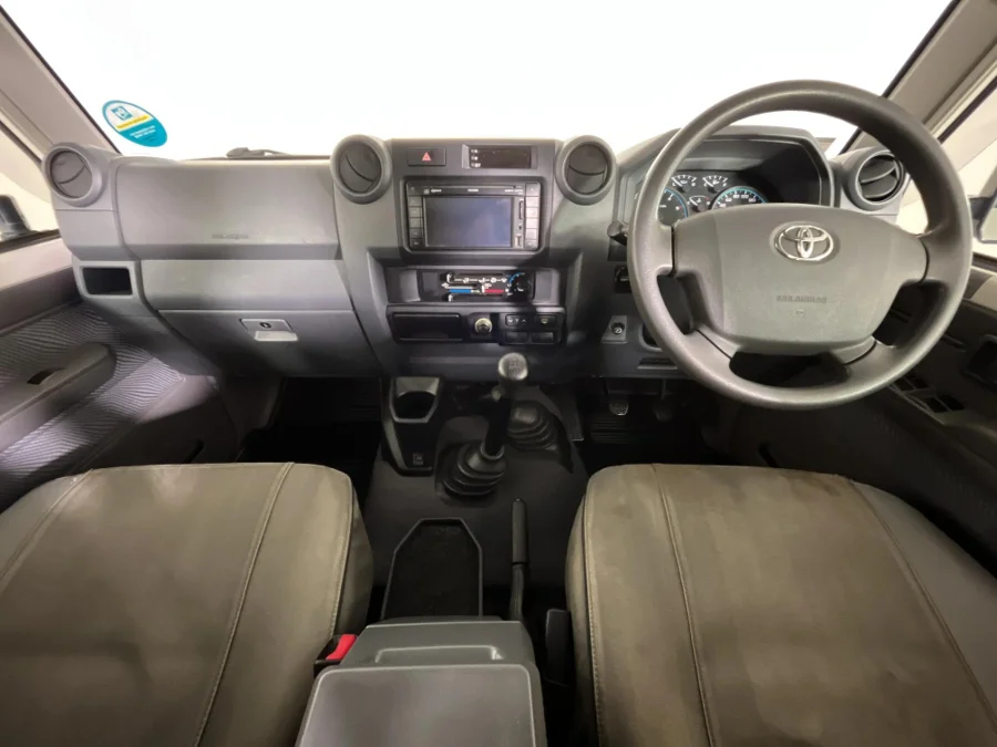 Used 2013 Toyota Land Cruiser 76 4.2D station wagon - WeBuyCars The Dome