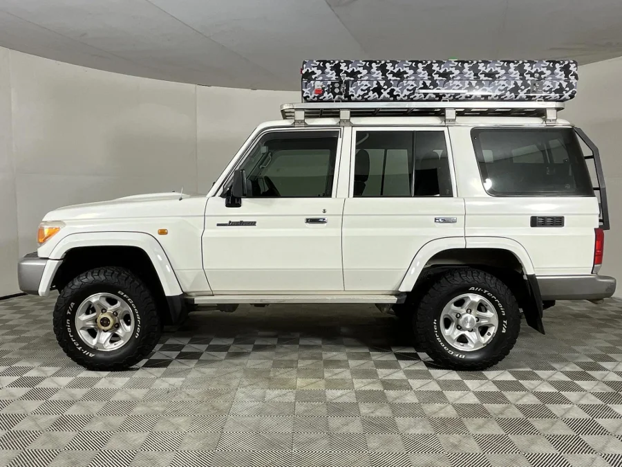 Used 2013 Toyota Land Cruiser 76 4.2D station wagon - WeBuyCars The Dome