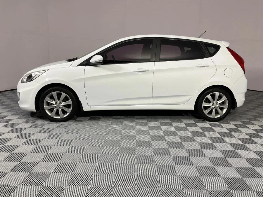 Used 2016 Hyundai Accent hatch 1.6 Fluid - WeBuyCars Lansdowne