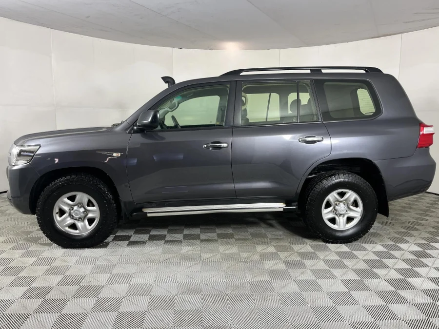 Used 2018 Toyota Land Cruiser 200 4.5D-4D V8 GX-R - WeBuyCars The Dome Used 2018 Toyota Land Cruiser 200 4.5D-4D V8 GX-R - WeBuyCars The Dome