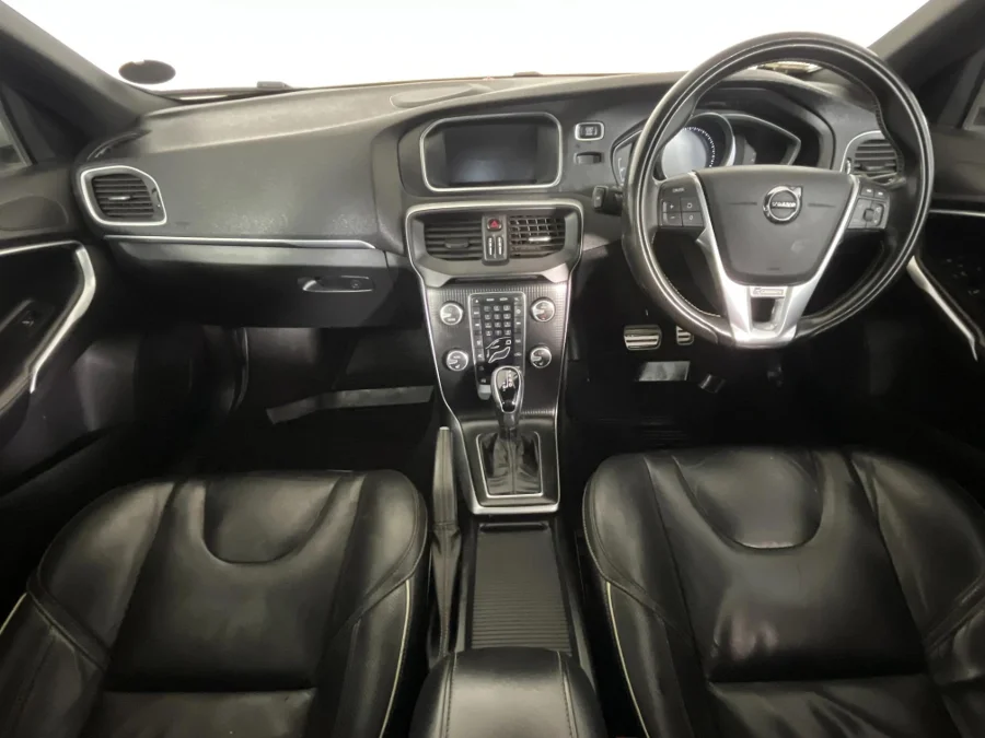 Used 2020 Volvo V40 D2 R-Design - WeBuyCars Silverlakes