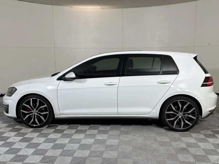 Used 2015 Volkswagen Golf GTI - WeBuyCars Midstream