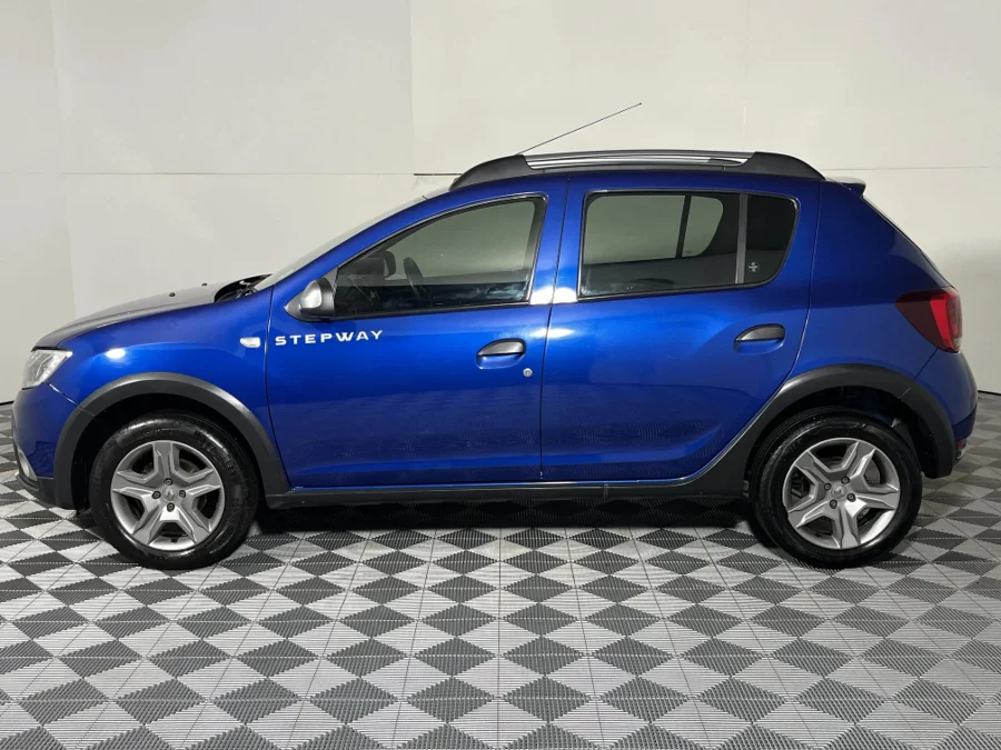 Used 2022 Renault Sandero 66kW turbo Stepway TechRoad - WeBuyCars Germiston