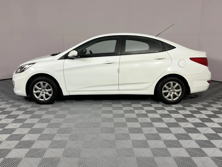 Used 2014 Hyundai Accent sedan 1.6 Motion - WeBuyCars Lansdowne