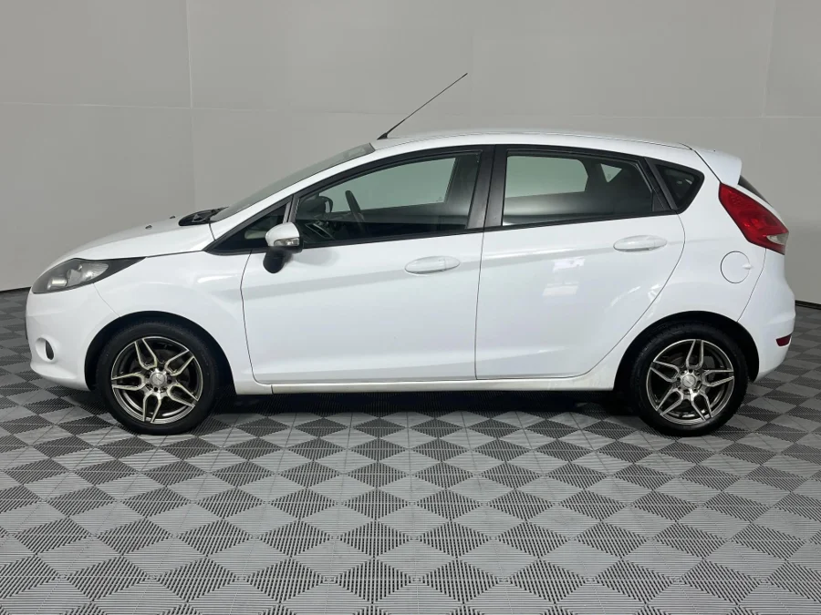 Used 2013 Ford Fiesta 5-door 1.6 Trend - WeBuyCars Montana