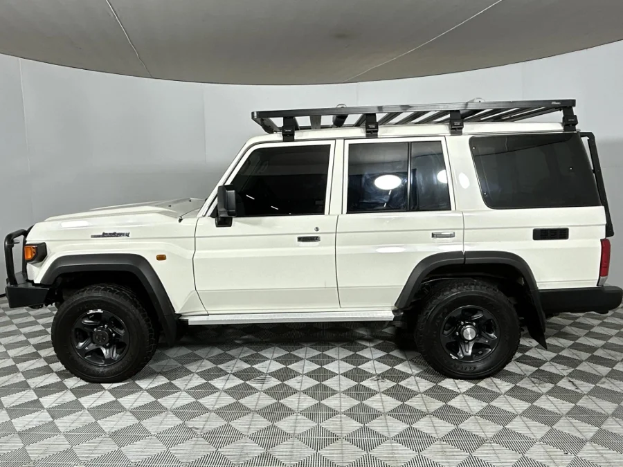 Used 2024 Toyota Land Cruiser 76 2.8GD-6 station wagon VX - WeBuyCars Richmond