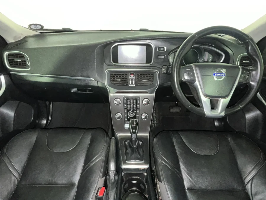 Used 2016 Volvo V40 D3 Momentum - WeBuyCars Germiston