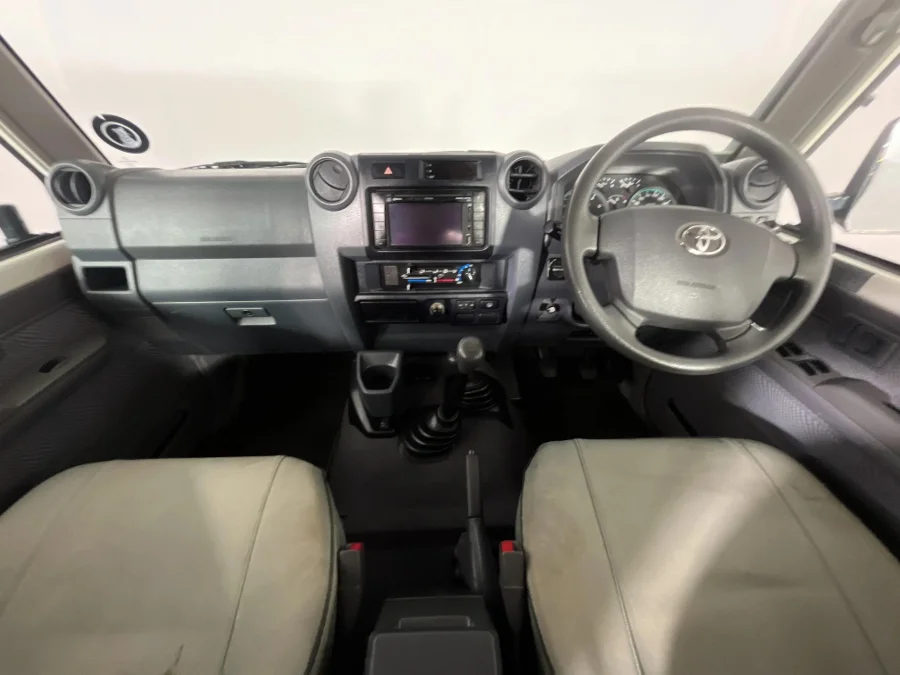 Used 2012 Toyota Land Cruiser 76 4.2D station wagon - WeBuyCars Brackenfell Cape Town