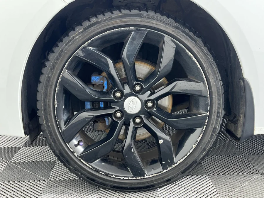 Used 2014 Hyundai Veloster 1.6 Executive - WeBuyCars Montana