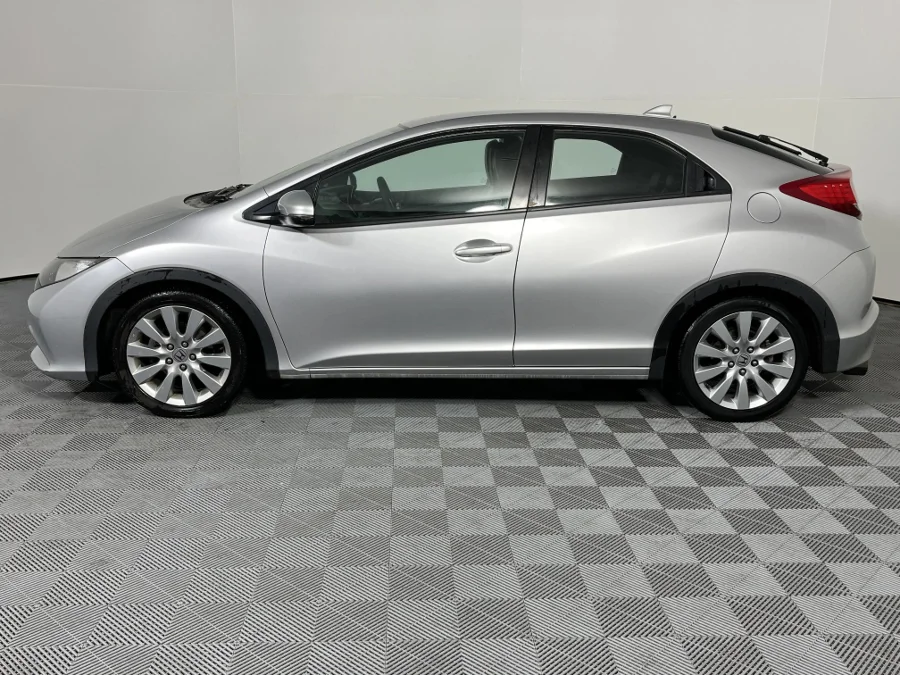 Used 2013 Honda Civic hatch 1.8 Elegance - WeBuyCars Montana