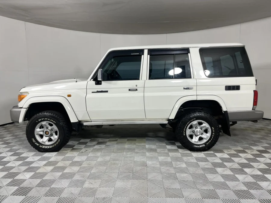 Used 2014 Toyota Land Cruiser 76 4.5D-4D V8 station wagon LX - WeBuyCars Riverhorse