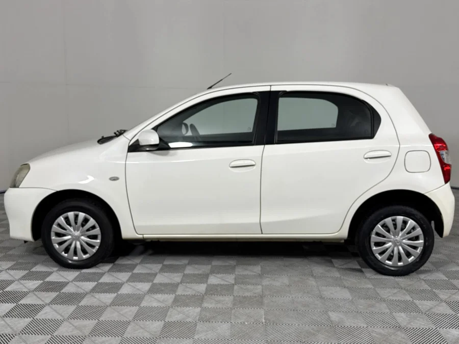 Used 2013 Toyota Etios hatch 1.5 Xi - WeBuyCars Vereeniging