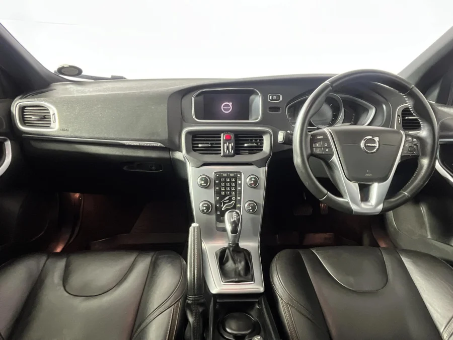 Used 2019 Volvo V40 Cross Country D4 Inscription - WeBuyCars Montana