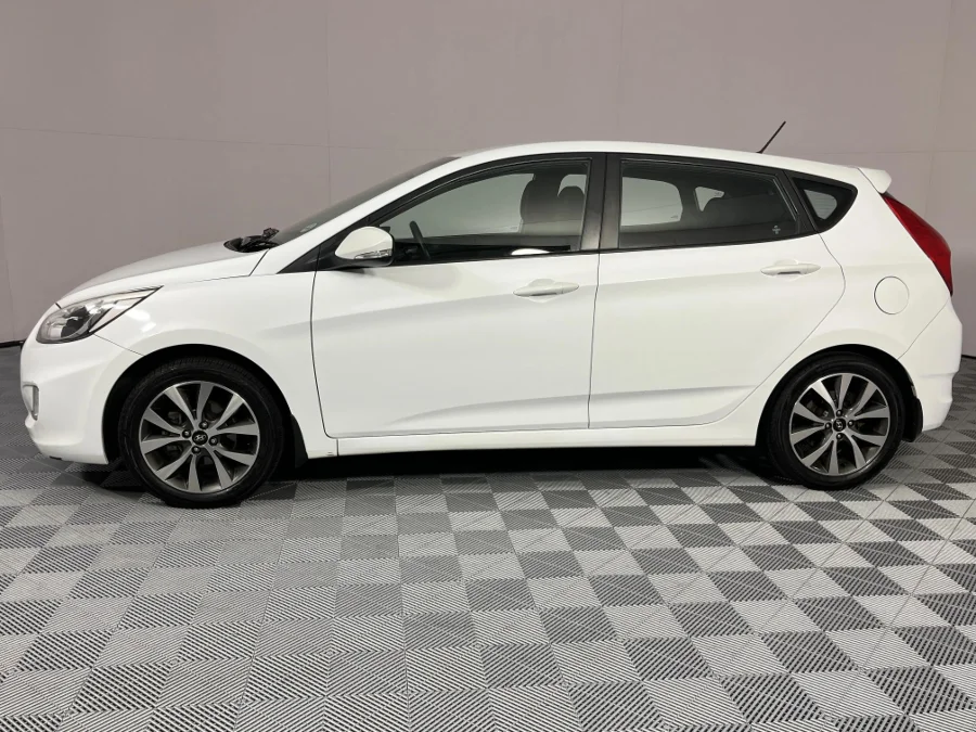 Used 2017 Hyundai Accent hatch 1.6 Fluid - WeBuyCars Lansdowne