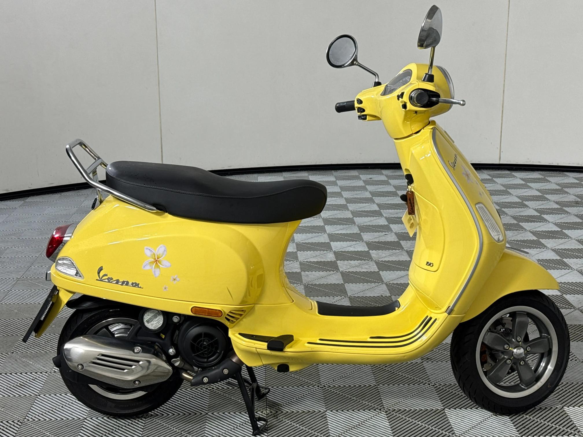 Used 2024 Vespa Vespa 946 (150)
