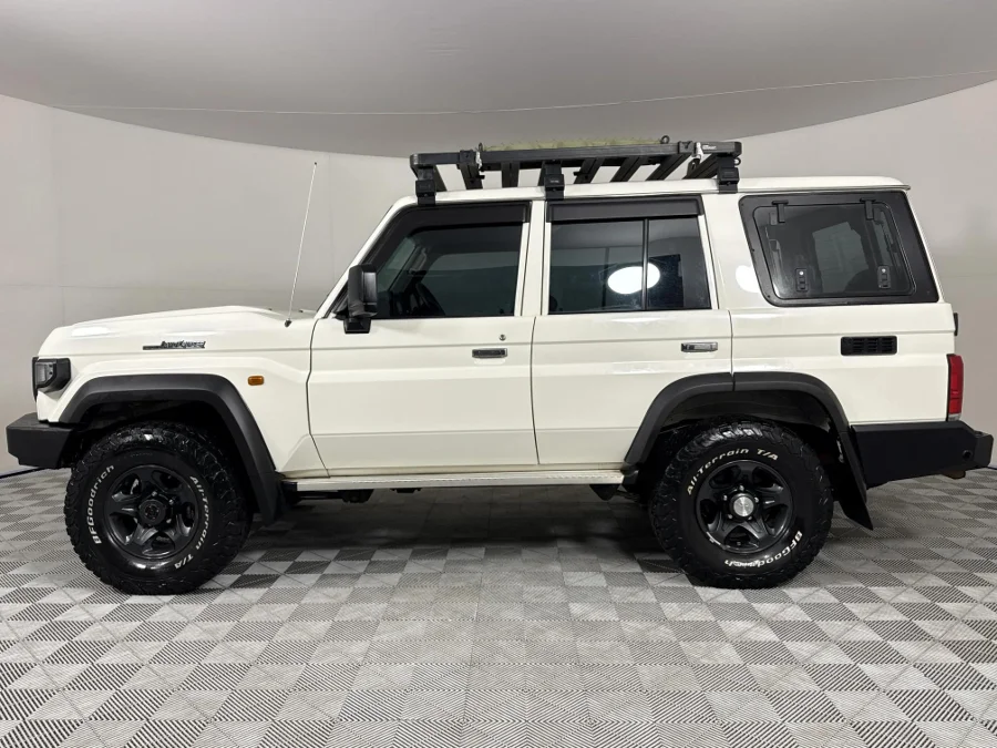 Used 2025 Toyota Land Cruiser 76 2.8GD-6 station wagon LX manual - WeBuyCars Vereeniging