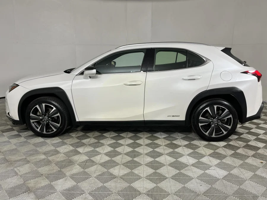 Used 2019 Lexus UX 250h SE - WeBuyCars Montana