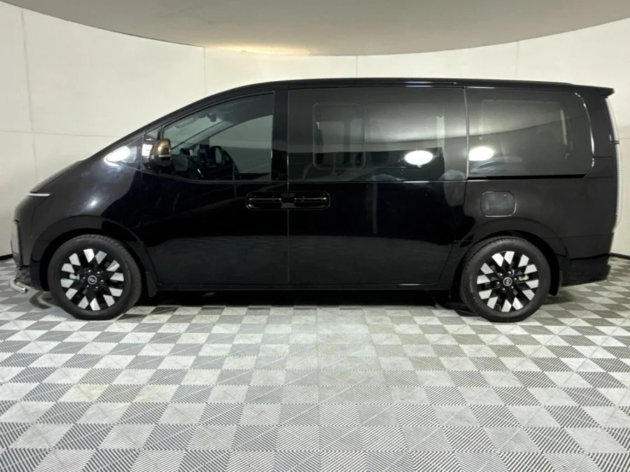 Used 2024 Hyundai Staria 2.2D Luxury - WeBuyCars Midstream