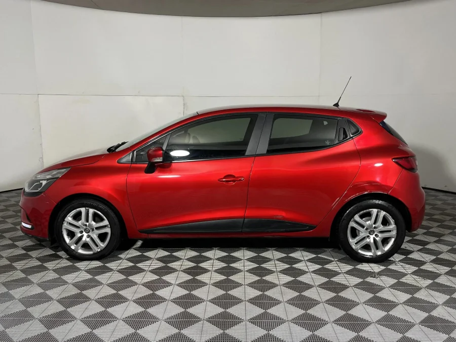 Used 2019 Renault Clio 66kW turbo Authentique - WeBuyCars Germiston