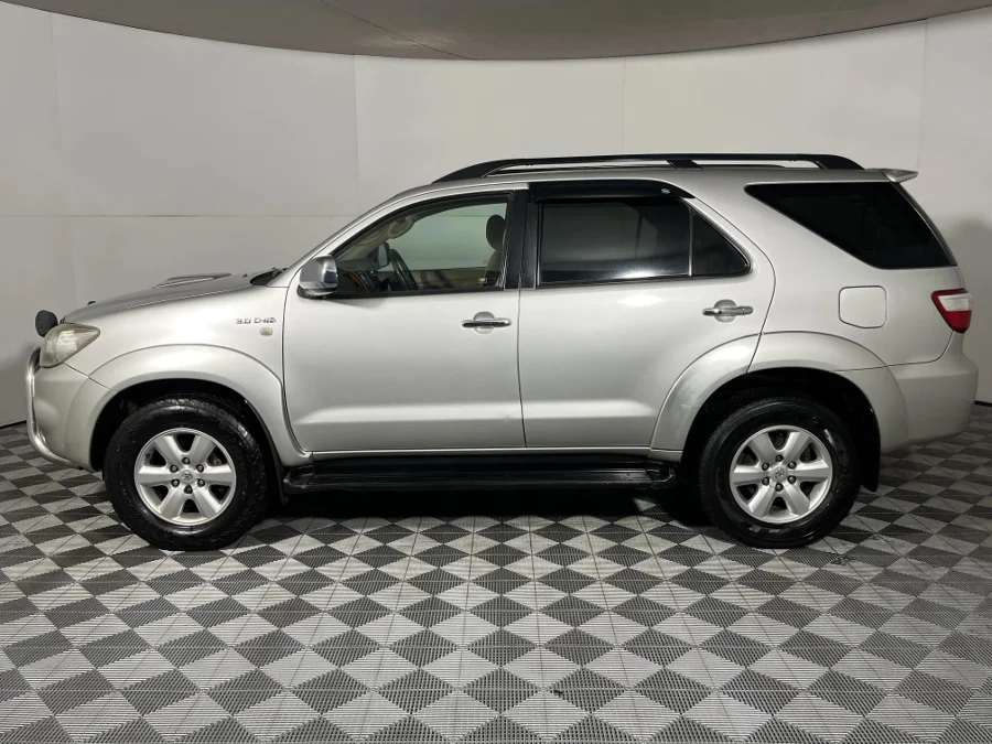 Used 2011 Toyota Fortuner 3.0D-4D auto - WeBuyCars Germiston