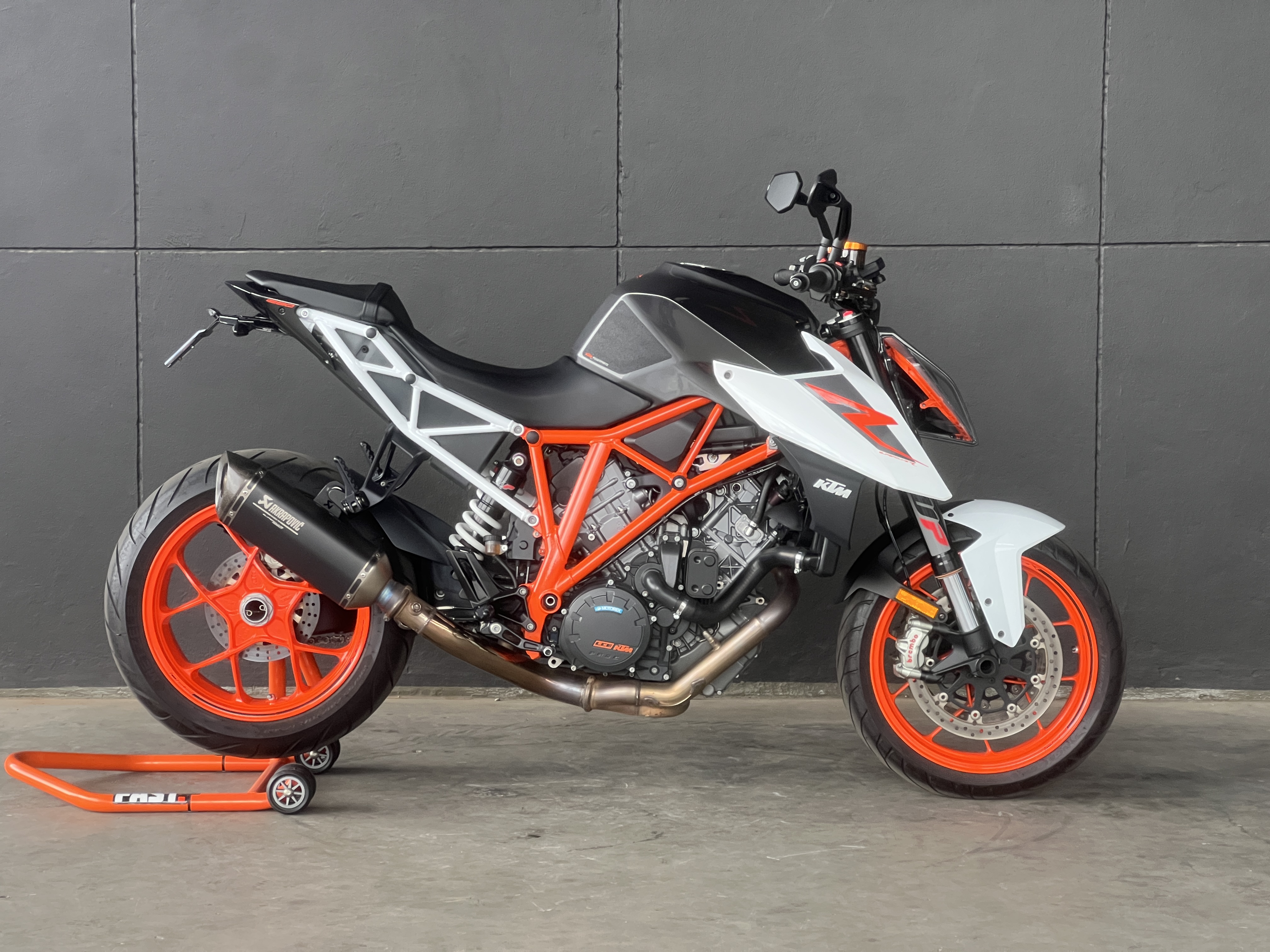 KTM 1290 SUPER DUKE R