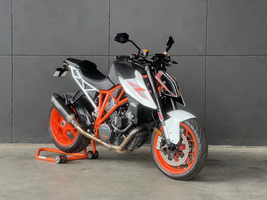 KTM 1290 SUPER DUKE R - FAST KTM