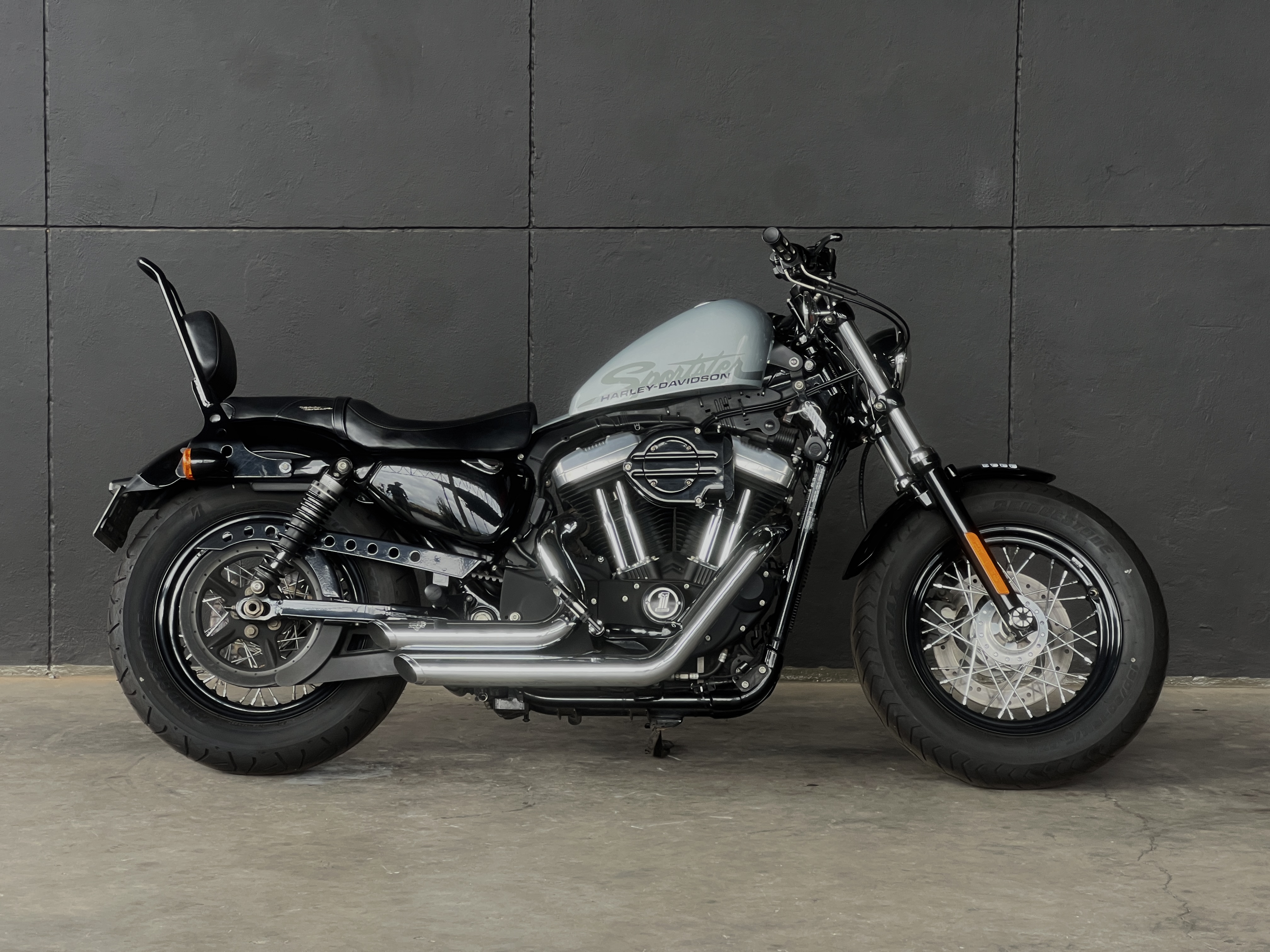 HARLEY DAVIDSON SPORTSTER FORTY-EIGHT