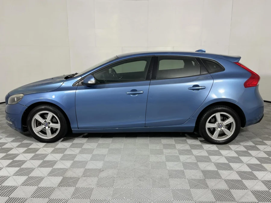 Used 2016 Volvo V40 T3 Kinetic - WeBuyCars Gqeberha
