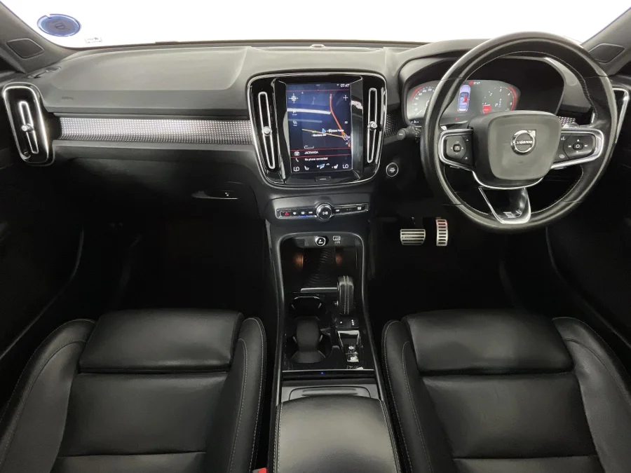 Used 2018 Volvo XC40 D4 AWD R-Design - WeBuyCars The Dome