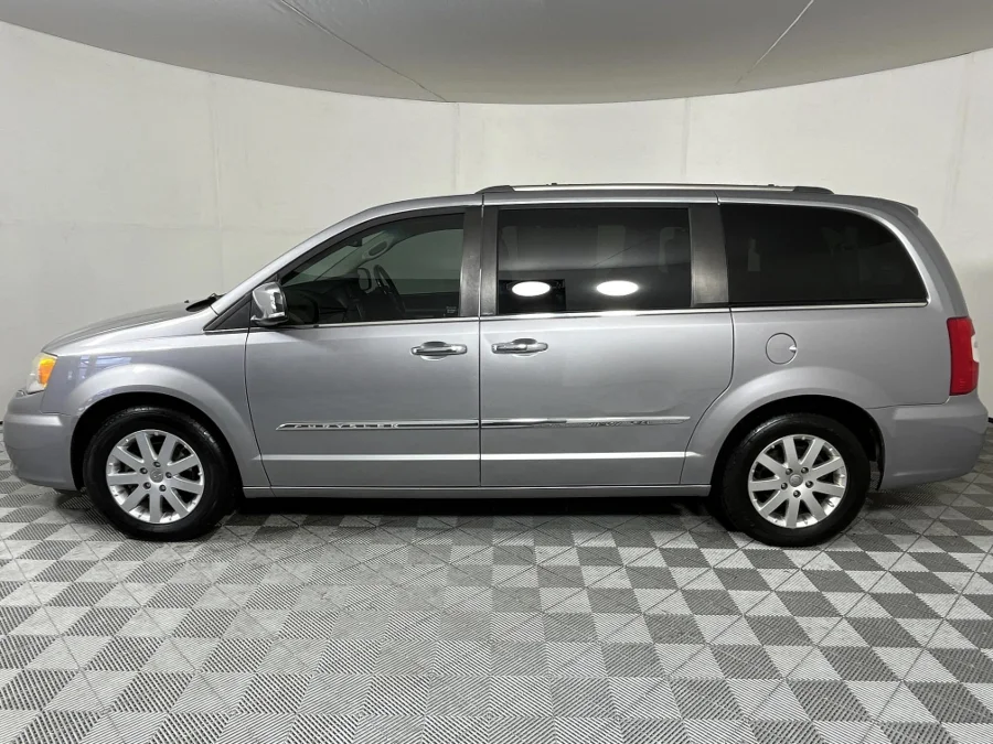 Used 2014 Chrysler Grand Voyager 2.8CRD Limited - WeBuyCars The Dome