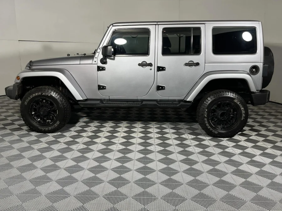 Used 2015 Jeep Wrangler Unlimited Sahara 3.6L 75th Anniversary Edition - WeBuyCars JHB South